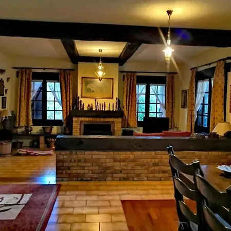 Spacious Villa With Pool In Cabeanca 250 M² 4*