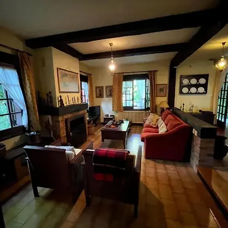 Spacious Villa With Pool In Cabeanca 250 M² Nyaraló 4*