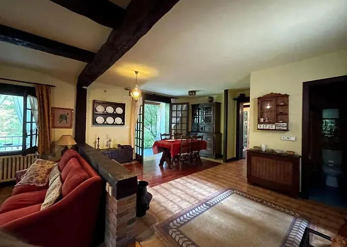 Spacious Villa With Pool In Cabeanca 250 M² Vila